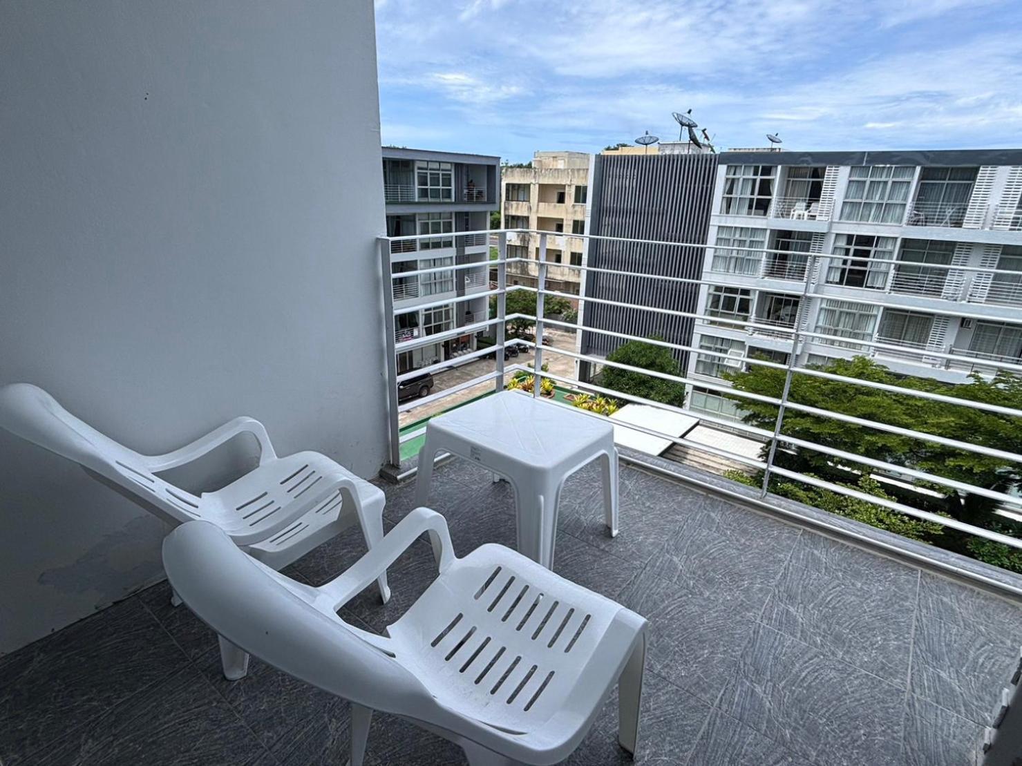 At Sea Condotel Ban Ko Kwang Exterior foto